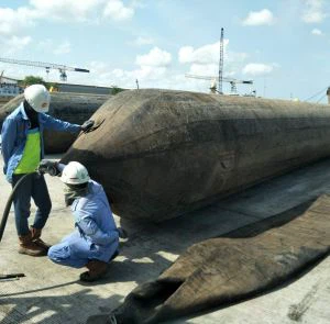 Ag Balúnáil Balúin Long